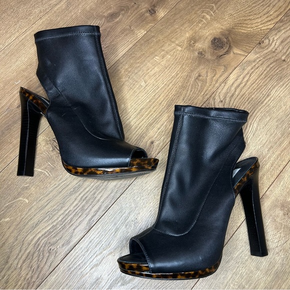 Diane von Furstenberg black leather, tortoise leather bootie heel - Size 8 - Picture 5 of 10